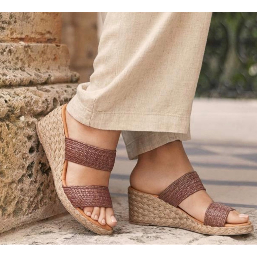 NWT André Assous Brown Woven Espadrille Wedge Sandals Size 37/7